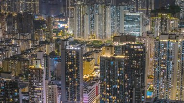 Şehir merkezi ışıklarla ve etkinliklerle parlıyor