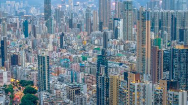 Kowloon 'un canlı yerleşim bölgesinde kentsel evler