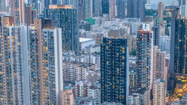 Kowloon 'un canlı yerleşim bölgesinde kentsel evler