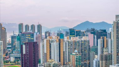 Heykel kıyı manzaralı modern ufuk çizgisi