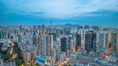 Miras ve modern şehir mimarisinin aksine.