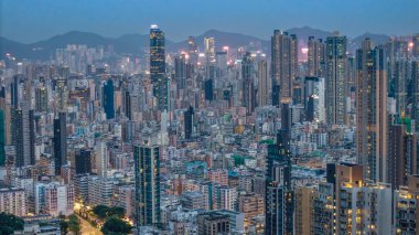 Miras ve modern şehir mimarisinin aksine.