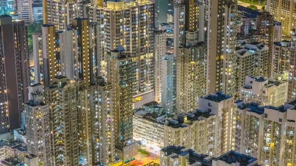 Şehir merkezi ışıklarla ve etkinliklerle parlıyor