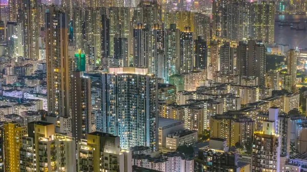 Şehir merkezi ışıklarla ve etkinliklerle parlıyor