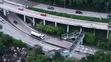 Manzara Tai Po Yolu, 18 Temmuz 2025 'te Hong Kong boyunca uzanıyor.