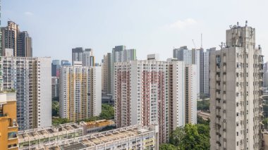 Kamu konutları ikonik mimari simetrisiyle bilinir.