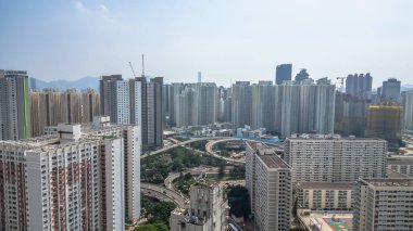 Kamu konutları ikonik mimari simetrisiyle bilinir.