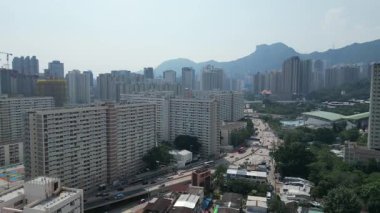 Lung Cheung Yolunda Şehir Trafiği, Kowloon, Hong Kong 26 Temmuz 2025