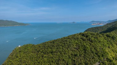Yeşillik ve huzur dolu çevresi olan kırsal alan.