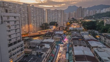 Kam Chi Yolu 'ndaki hareketli Islak Pazar