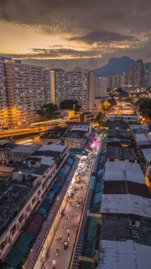 Kam Chi Yolu 'ndaki hareketli Islak Pazar