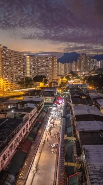 Kam Chi Yolu 'ndaki hareketli Islak Pazar