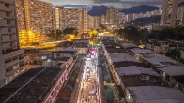 Kam Chi Yolu 'ndaki hareketli Islak Pazar