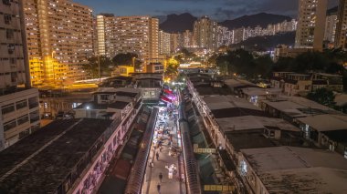 Kam Chi Yolu 'ndaki hareketli Islak Pazar