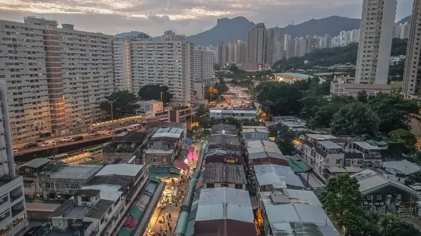 Kam Chi Yolu 'ndaki hareketli Islak Pazar