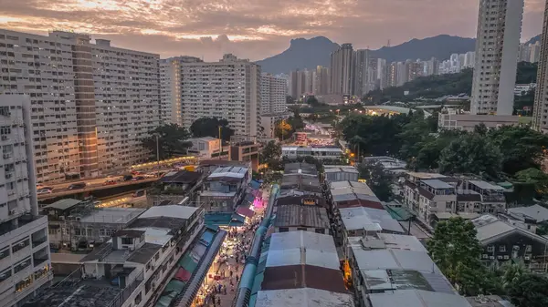 Kam Chi Yolu 'ndaki hareketli Islak Pazar