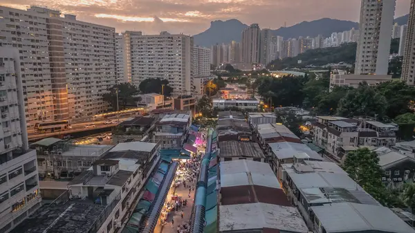 Kam Chi Yolu 'ndaki hareketli Islak Pazar