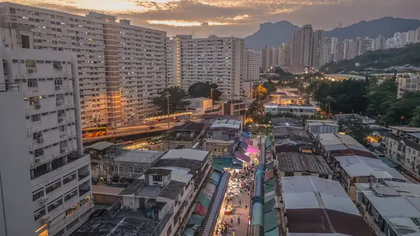 Kam Chi Yolu 'ndaki hareketli Islak Pazar