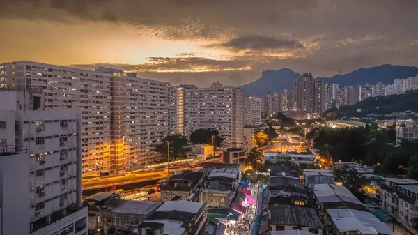 Kam Chi Yolu 'ndaki hareketli Islak Pazar