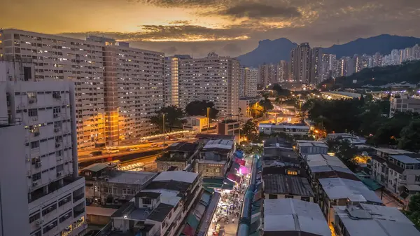 Kam Chi Yolu 'ndaki hareketli Islak Pazar