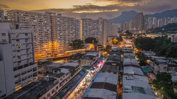 Kam Chi Yolu 'ndaki hareketli Islak Pazar
