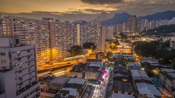 Kam Chi Yolu 'ndaki hareketli Islak Pazar