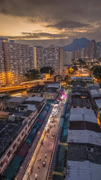 Kam Chi Yolu 'ndaki hareketli Islak Pazar