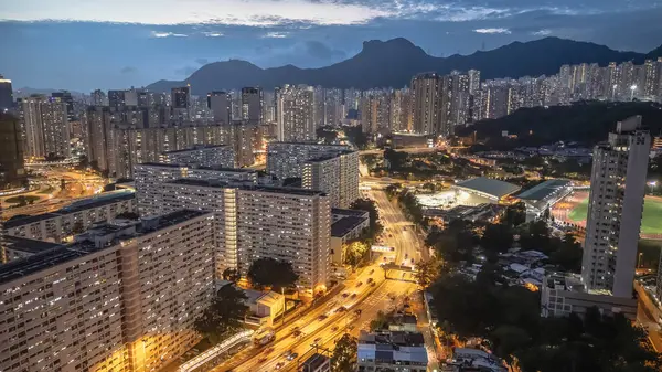 Gelenek ve modernliği harmanlayan yoğun nüfuslu bölge
