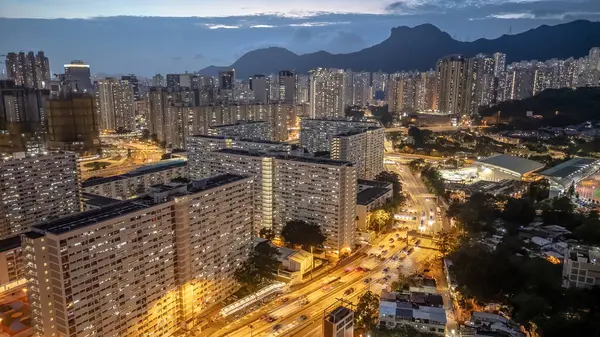 Gelenek ve modernliği harmanlayan yoğun nüfuslu bölge