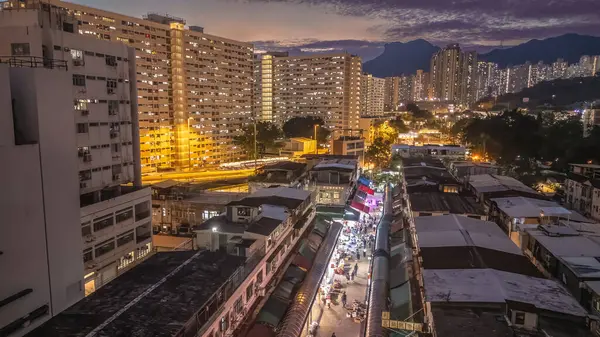 Kam Chi Yolu 'ndaki hareketli Islak Pazar