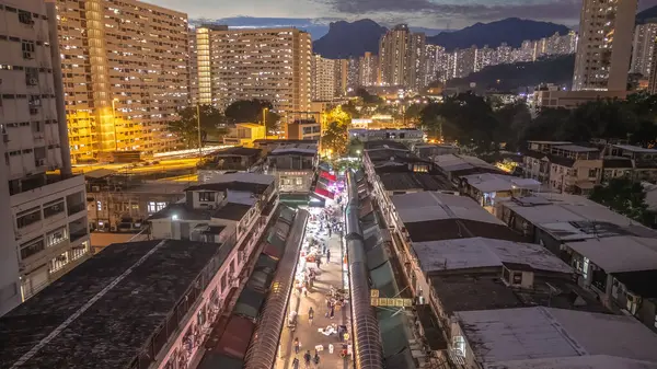 Kam Chi Yolu 'ndaki hareketli Islak Pazar