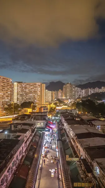 Kam Chi Yolu 'ndaki hareketli Islak Pazar