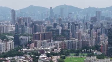 Kowloon 8 Ağustos 2025 'in canlı şehir manzarası