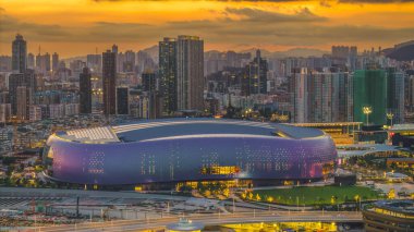 Alacakaranlık vakti Kai Tak Stadyumu 'nun havasını bozuyor