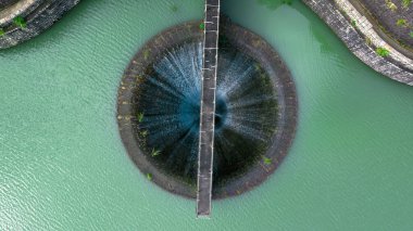 Shing Mun Rezervuarında eşsiz dökülme yolu tasarımı