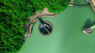 Jubilee Reservoir 'da tarihi kapakçık kulesi manzarası