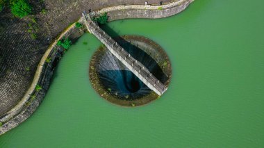 Shing Mun Rezervuarında eşsiz dökülme yolu tasarımı