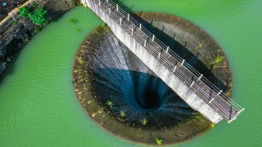 Shing Mun Rezervuarında eşsiz dökülme yolu tasarımı