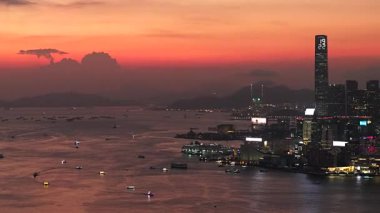 Tsim Sha Tsui Rıhtımı Gökdelenler ve Liman 8-2025