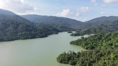 Shing Mun Reservoir Hong Kong 'da huzurlu doğa manzarası, 9 Ağustos 2025
