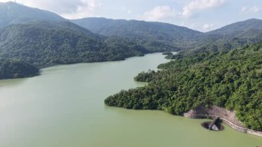 Shing Mun Reservoir Hong Kong 'da huzurlu doğa manzarası, 9 Ağustos 2025