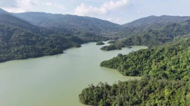 Shing Mun Reservoir Hong Kong 'da huzurlu doğa manzarası, 9 Ağustos 2025