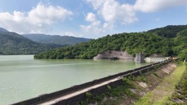 Shing Mun Reservoir Hong Kong 'da huzurlu doğa manzarası, 9 Ağustos 2025