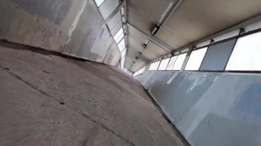 Hong Kong 'daki binaları birbirine bağlayan yaya köprüsü 9 Ağustos 2025