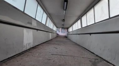 Hong Kong 'daki binaları birbirine bağlayan yaya köprüsü 9 Ağustos 2025