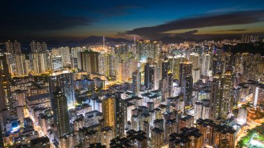 Hong Kong 'da Cheung Sha Wan' ın canlı Nightscape 'i