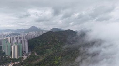 Siyah Tepe Doğal Manzara Dağı Yeşillik ve Açık Gökyüzü ile 2 Mart 2025
