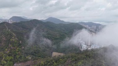 Siyah Tepe Doğal Manzara Dağı Yeşillik ve Açık Gökyüzü ile 2 Mart 2025