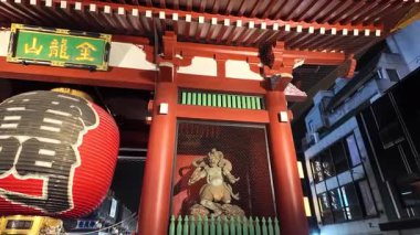 Kaminarimon Tokyo Tapınağının 4 Aralık 2024 Kapısı Girişi