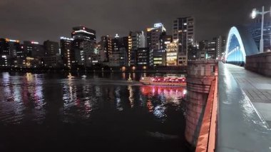 Sumida Nehri üzerindeki Komagata Bashi Köprüsü 4 Aralık 2024 